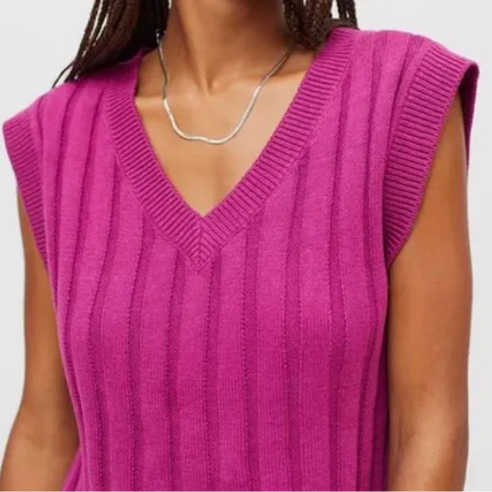 Never worn magenta urban outfitters sweater vest